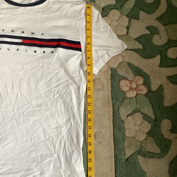 Tommy Hilfiger Cross Body Logo T Shirt - Picture 6 of 6